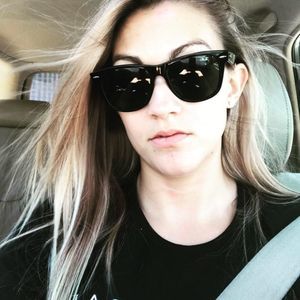 Meet your Posher, Kayla